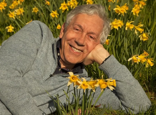Jnt 1st – Old Timer Trophy – Jo Davies Human in the Daffodils
